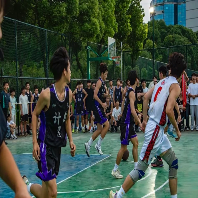 叶诗文复出赛场引热议，中国泳坛再迎巅峰时刻